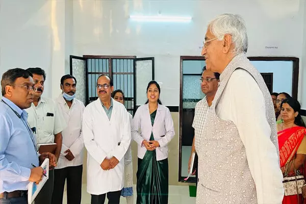 स्वास्थ्य मंत्री टी.एस. सिंहदेव ने पांच हमर क्लिनिकों का किया निरीक्षण, जल्द सभी व्यवस्थाएं सुनिश्चित करने के दिए निर्देश