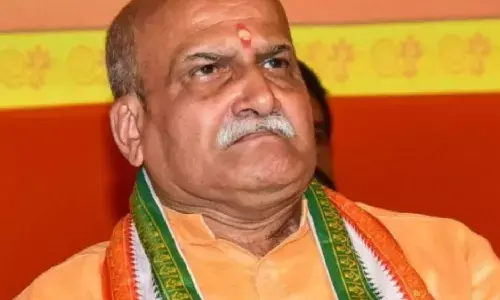 Hindu Sena Chief: हिंदू सेना प्रमुख का विवादित बयान, कहा- प्रधानमंत्री मोदी के नाम पर वोट मांगे तो भाजपा नेताओं को चप्पलों से मारो