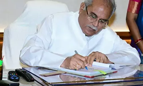 भरोसे के बजट पर दस्तखत : सीएम भूपेश बघेल ने बजट को अंतिम रूप दिया, तस्वीरों में देखें बजट की तैयारियां...