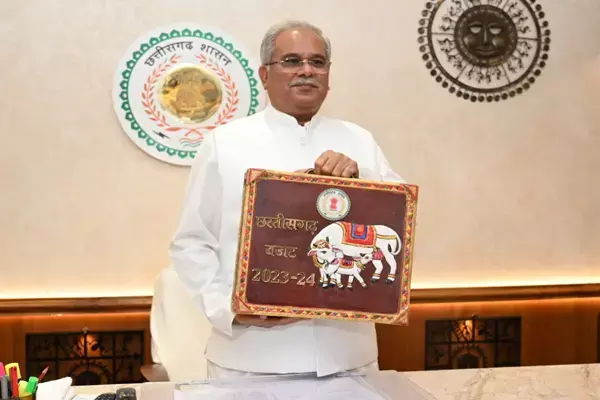 CG- बजट का ब्रीफकेस: CM भूपेश का ब्रीफकेस कहां और कैसे बना, पढ़िए इस खबर को...