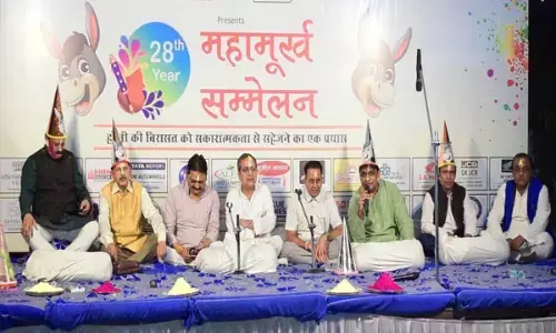 कार्टून वॉच के चुनावी महामूर्ख सम्मेलन में इस बार पिटारे से निकले तीन महामूर्ख...