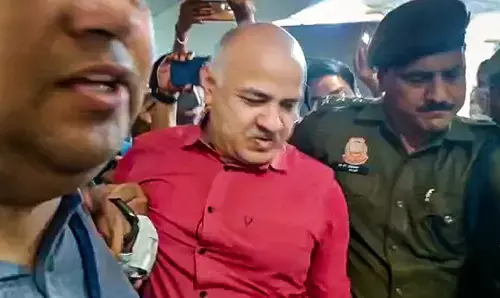 ED Arrests Manish Sisodia: सीबीआई के बाद अब ED ने मनीष सिसोदिया को किया गिरफ्तार, केजरीवाल बोले- कल छूट जाते इसलिए आज ईडी ने किया अरेस्ट
