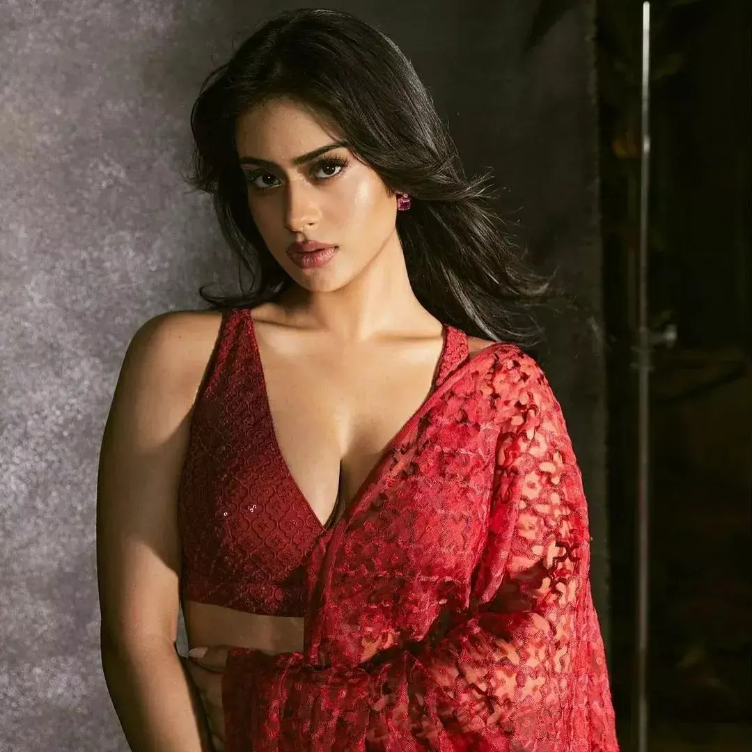 Nysa Devgn Hot Photo : अजय देवगन की लाडली Nysa Devgn का Hot लुक उड़ा देगा आपका होश, रेड लहंगे में दिखाया कातिलाना फिगर