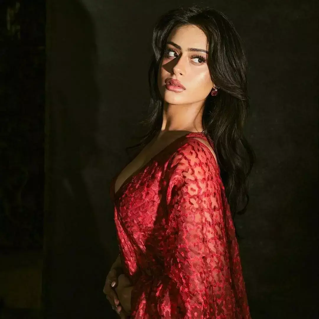 Nysa Devgn Hot Photo : अजय देवगन की लाडली Nysa Devgn का Hot लुक उड़ा देगा आपका होश, रेड लहंगे में दिखाया कातिलाना फिगर
