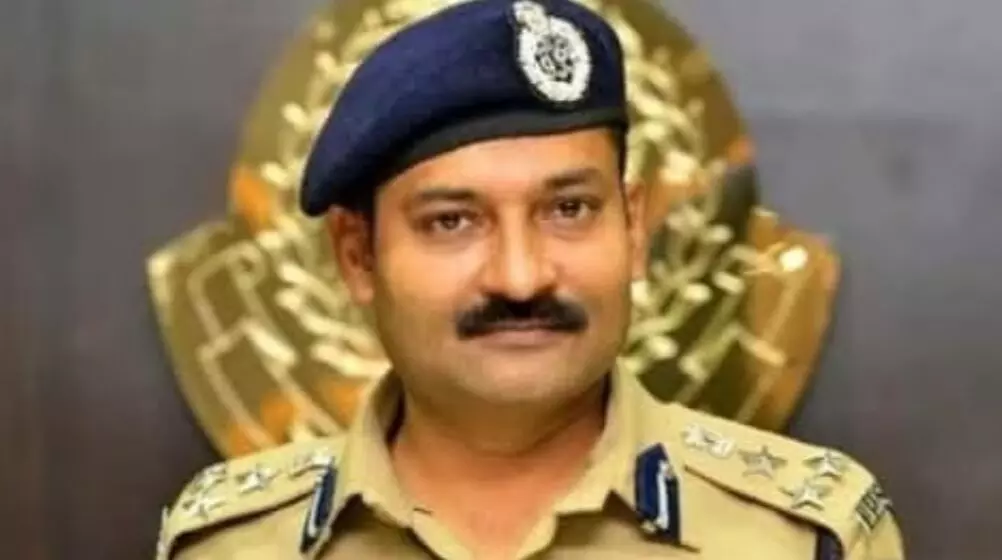IPS के बेटे से रैगिंग : पुलिस कमिश्नर के बेटे से यूनिवर्सिटी में रैंगिग, तीन सीनियर छात्र हॉस्टल से निष्कासित IPS के बेटे से रैगिंग : पुलिस कमिश्नर के बेटे से यूनिवर्सिटी में रैंगिग, तीन सीनियर छात्र हॉस्टल से निष्कासित
