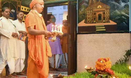 नवरात्रि पर अखंड रामायण-दुर्गा सप्तशती पाठ करवाएगी योगी सरकार, हर जिले को मिलेंगे 1-1 लाख रुपये, DM को आदेश