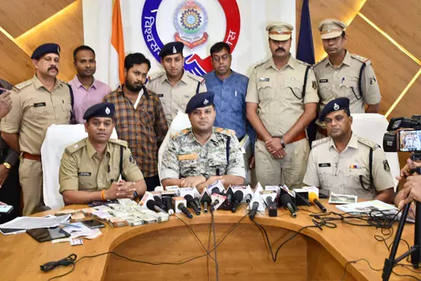 CG-बर्निंग कार खुलासा: बीमा के 72 लाख हड़पने रची मौत की कहानी, कार को जलाया और फिर परिवार समेत हो गया लापता