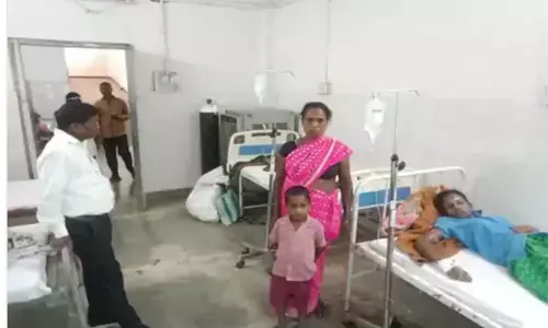 CG News: प्रेशर कुकर फटने से 3 स्कूली बच्चे जख्मी, रसोइयों की हड़ताल से बच्चे बना रहे थे मध्यान्ह भोजन