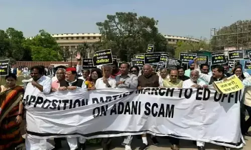 Budget Session 2023: दिल्ली पुलिस ने विपक्षी सांसदों को रोका, अडानी के खिलाफ ED ऑफिस तक विपक्ष का मार्च
