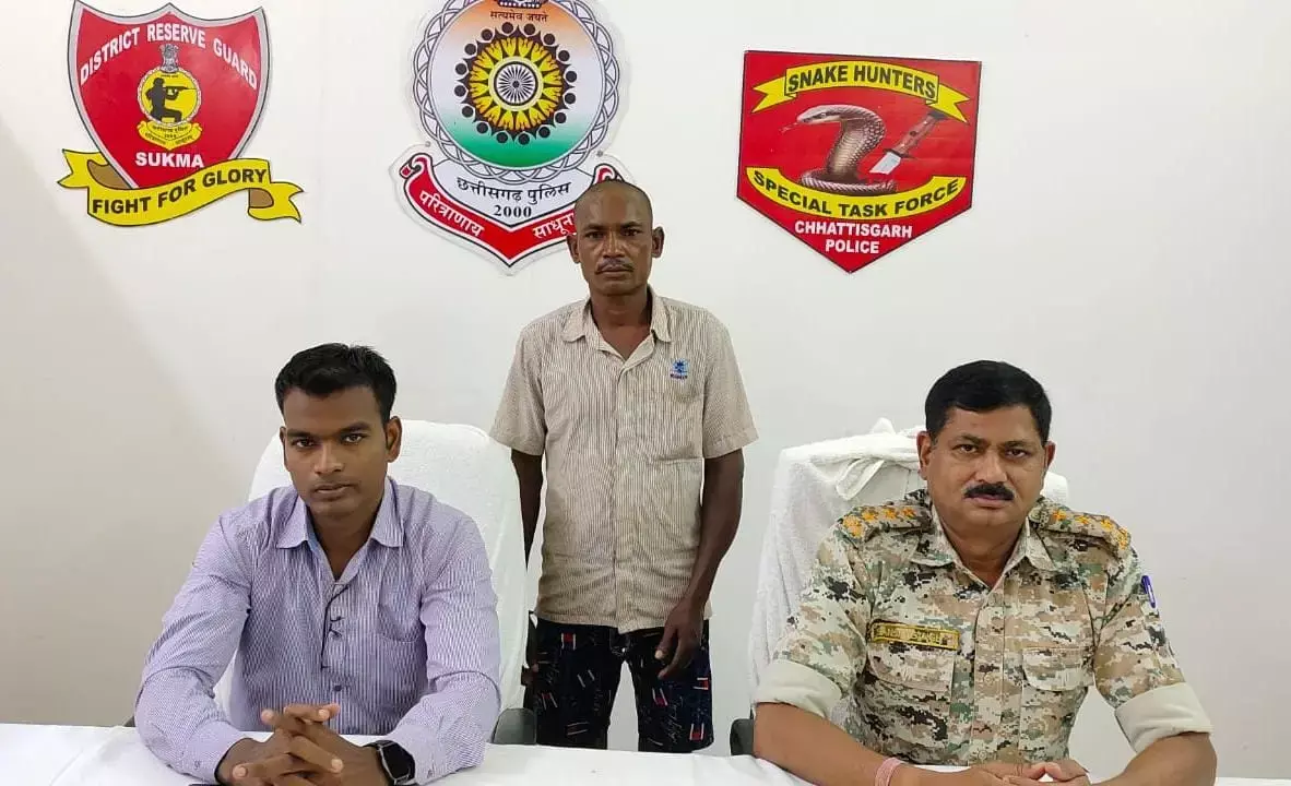 जन मिलिशिया कमांडर का सरेंडर : एक लाख के इनामी नक्सली ने किया आत्म समर्पण, कई थानों में दर्ज है अपराध