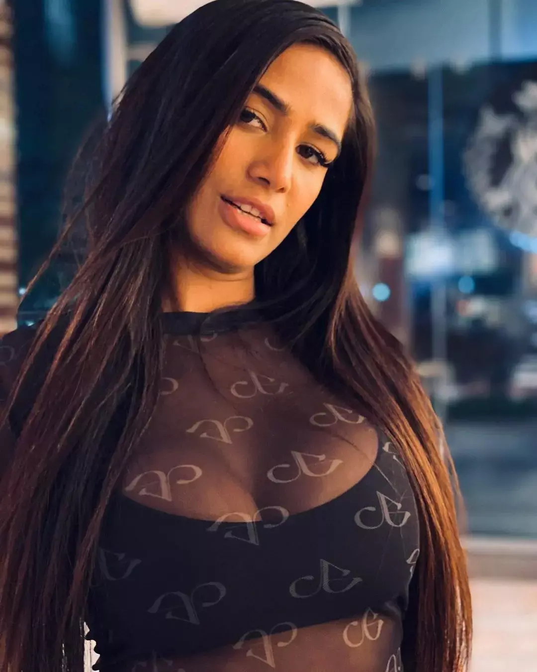 Poonam Pandey ने ट्रांसपेरेंट टॉप पहन दिए हॉट पोज, बढ़ाया सोशल मीडिया का टेंपरेचर