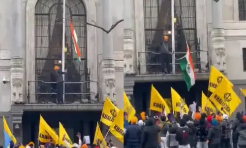 लन्दन में तिरंगे का अपमान: खालिस्तानी समर्थकों ने तिरंगा उतार जमीन पर फेंका, विदेश मंत्रालय ने ब्रिटिश राजदूत को किया सम्मन