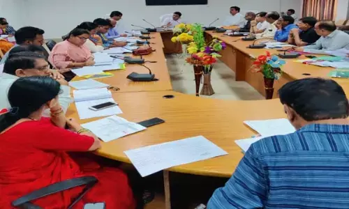 CG ब्रेकिंग न्यूजः संपदा अधिकारी सस्पेंड, निगम कमिश्नर ने संपदा अधिकारी को बैठक में किया निलंबित, बोले...लापरवाही बर्दाश्त नहीं