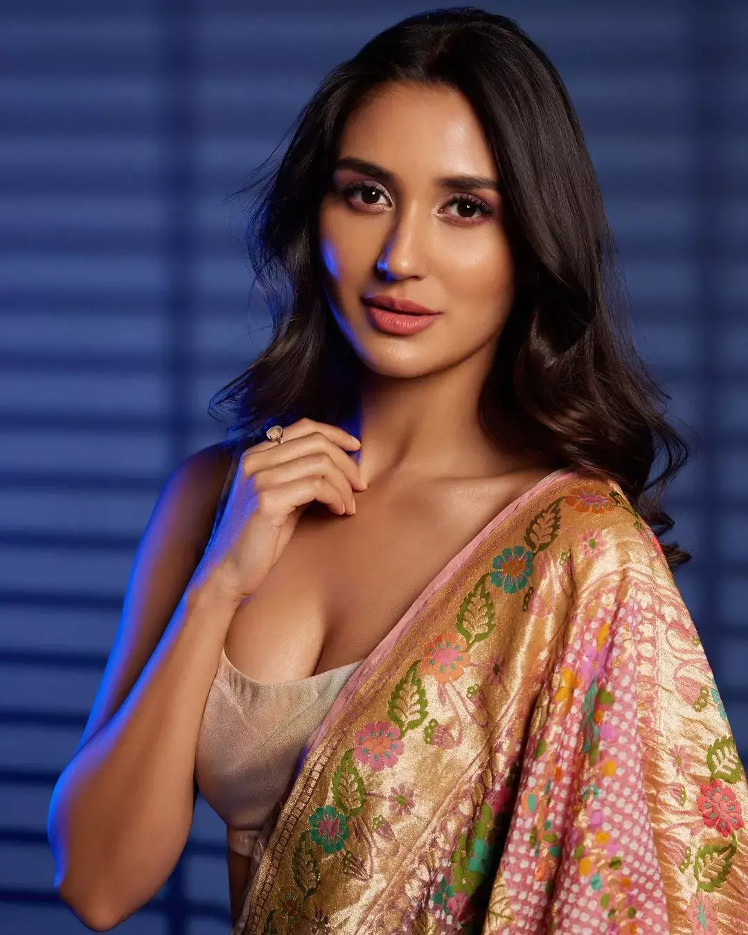 Nikita Dutta Hot Video: हॉट एक्ट्रेस निकिता दत्ता ने Hot ऑउटफिट पहनकर कराया बोल्ड फोटोशूट, सामने आया ये हॉट वीडियो