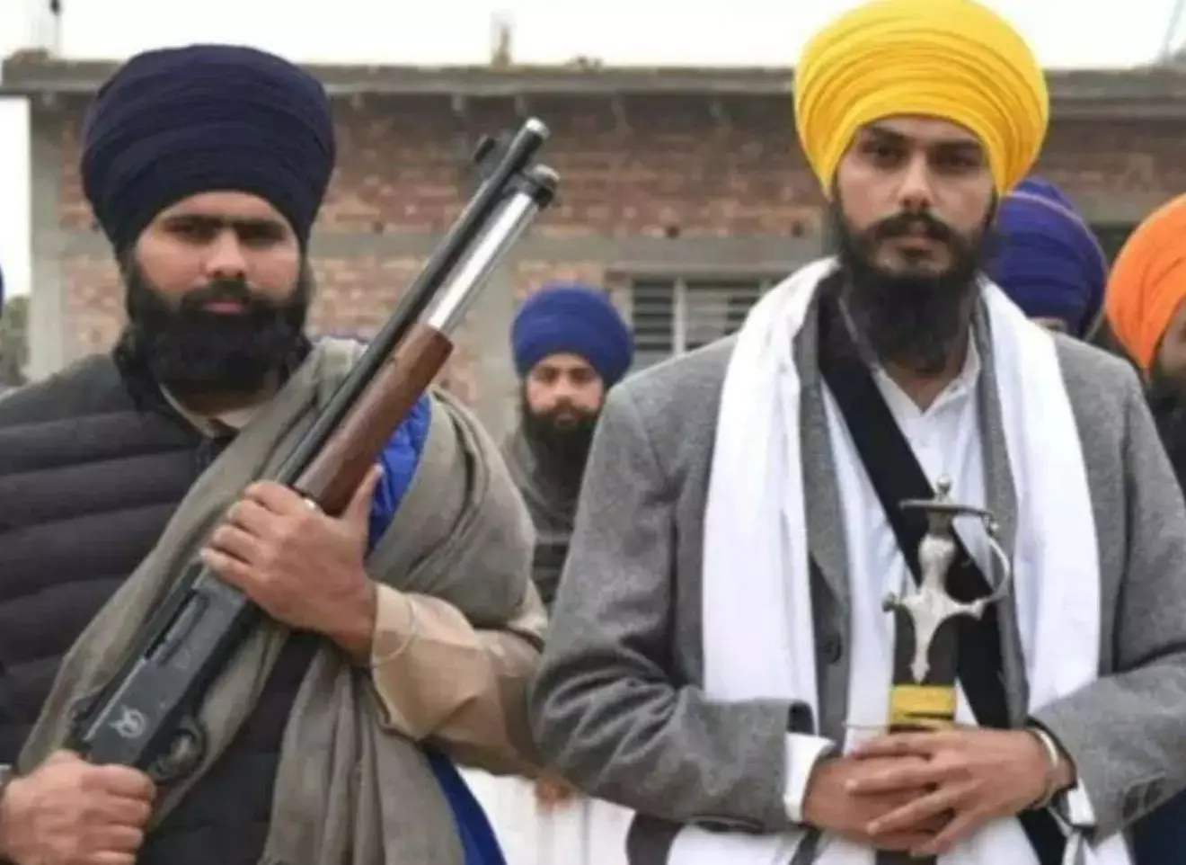 Amritpal Singh News: पुलिस की गिरफ्त से अभी भी दूर है अमृतपाल, पंजाब के 6 जिलों में इंटरनेट सेवा 23 मार्च तक प्रतिबंधित