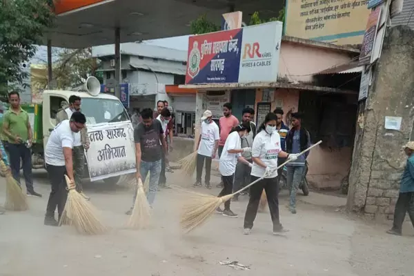 कलेक्टर डॉ फरिहा सिद्दीक़ी के नेतृत्व में विशेष सफाई अभियान