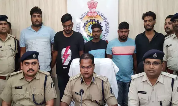 CG डबल मर्डरः ट्रक लुटने के लिए दो ड्रायवर की हत्या: बैठकर शराब पी, फिर जीजा-साला की जोड़ी ने मिलकर चाकू और पाना पेचकस से मार-मारकर की हत्या...