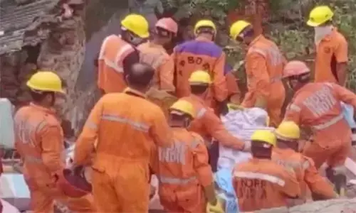 आंध्र प्रदेश में बड़ा हादसा: विशाखापट्टनम में तीन मंजिला इमारत गिरने से 3 लोगों की मौत, रेस्क्यू जारी...