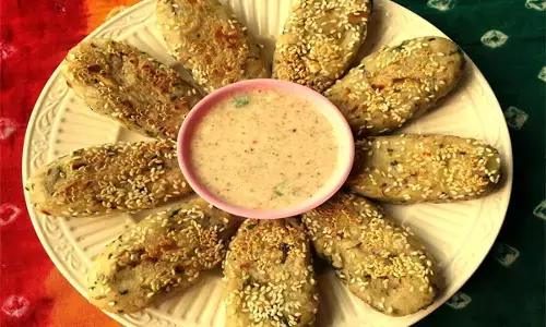Raw Banana Cutlet Recipe : नवरात्रि पर रखा हो व्रत तो बनाएं कच्चे केले के कटलेट, स्वाद के साथ मिलेगा भरपूर पोषण