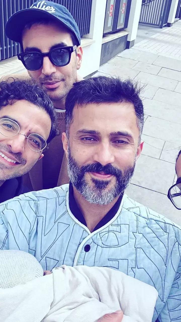 Sonam Kapoor Son Photo: सोनम कपूर ने शेयर की बेटे की अनदेखी तस्वीर, गोद में खेलता नजर आया बेटा