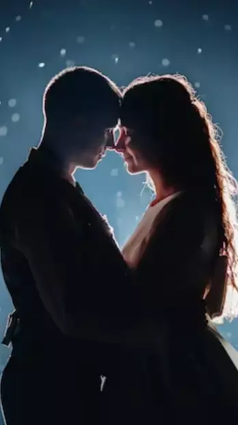 गर्लफ्रेंड को खुश करने वाली शायरी हिंदी में