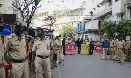 Crime News: सनकी आदमी ने चाकू से किया पड़ोसियों पर हमला, 4 की मौत, दो गंभीर रूप से घायल