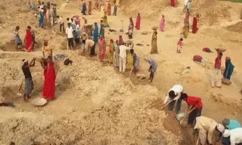 Gariaband News: मनरेगा के माध्यम से 62 हजार श्रमिको को मिला काम, राज्य में प्रथम स्थान...