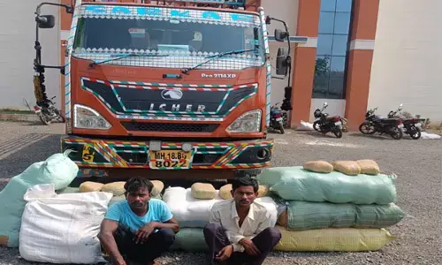 Mahasamund News-ट्रक में मुर्रा के नीचे 1 करोड़ 40 लाख का गांजा, ओड़िशा से तस्करी कर मध्यप्रदेश ले जाने के दौरान पकड़ाए...700 किलों गांजा जब्त