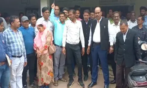 CG News-तहसीलदार की छुट्टी मामला: कार्रवाई के विरोध में अवकाश लेकर प्रदर्शन कर रहे थे कर्मचारी, इधर तहसीलदार को कर दिया गया रिलीव, निंदा प्रस्ताव पारित