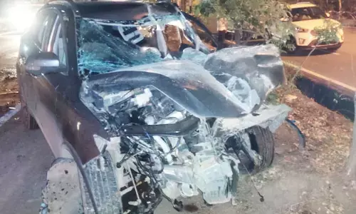 Raipur Accident News सड़क हादसे में इंजीनियर की मौत, खड़ी डंपर से जा भिड़ी कार, एक की मौत, तीन गंभीर