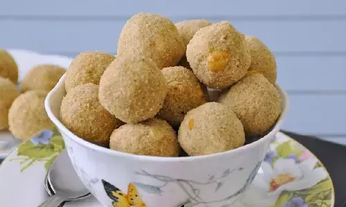 Churma Ladoo Recipe: एकदम देसी स्टाइल में बनाइए चूरमे के लड्डू, इसके सामने मार्केट की महंगी मिठाइयां हो जाएंगी फेल