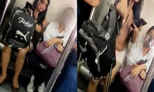 Delhi Metro girl rhythm chanana-ट्रेन में बिकिनी गर्लः पहनावा देख लोगों के उड़े होश, जानिए कौन ये 19 वर्षीय लडकी