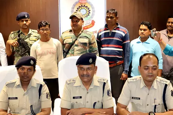 CG Kawardha News-ऐसे बनाया मौत का होम थिएटर : प्रेमिका और उसके पति को उड़ाने इलेक्ट्रिशियन ने पटाखे के बारूद, पेट्रोल और अमोनियम नाइट्रेट से बनाया विस्फोटक, स्विच ऑन होते ही ब्लास्ट...