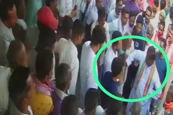 Chhattisgarh News: विधायक बृहस्पति सिंह की मारपीट के खिलाफ बैंक कर्मी गए काम बंद हड़ताल पर, कार्रवाई की मांग