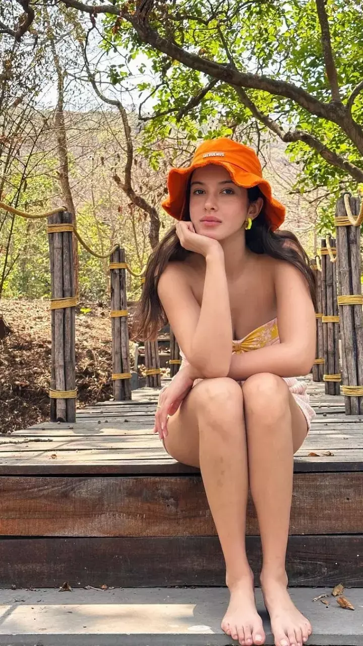 शनाया कपूर ने दिखाया ऐसा किलर रूप, दावा है फोटोज देख हो जायेंगे हुस्न के दीवाने