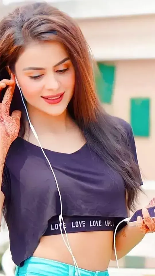 ‘बिग बॉस 16’ की दीपिका पादुकोण प्रियंका चाहर चौधरी ने हॉट ड्रेस में शेयर की तस्वीरें, फ्लॉन्ट किया कर्वी फिगर