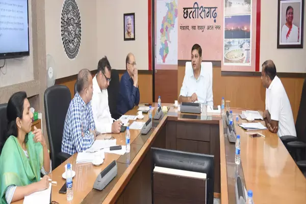 Raipur news : राज्य शासन की प्राथमिकता वाली योजनाओं की समीक्षा, मुख्य सचिव ने स्वास्थ्य विभाग की गहन