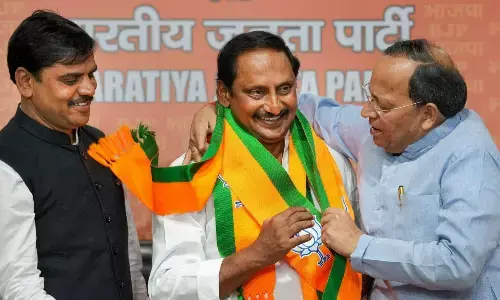 Kiran Kumar Reddy: आंध्र प्रदेश में कांग्रेस को बड़ा झटका, पूर्व मुख्यमंत्री किरण कुमार रेड्डी हुए भाजपा में शामिल