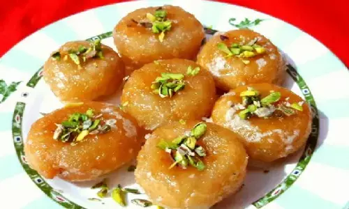 Balooshahi recipe: हलवाई जैसी खस्ता और परतदार बालूशाही बनाइए घर में उपलब्ध सामान से, पढ़िए रैसिपी