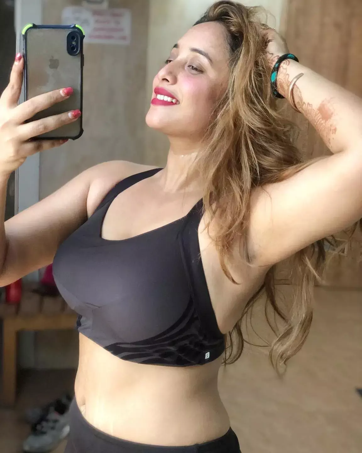 Rani Chatterjee ने स्पोर्ट्स ब्रा में शेयर की Hot PICS, देखकर होश खो बैठे फैंस