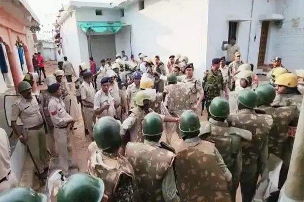 Bemetara violence News: बेमेतरा का बिरनपुर गांव छावनी में तब्दील, आईजी खुद संभाल रखे हैं मोर्चा, जानिए विवाद के पीछे की कहानी