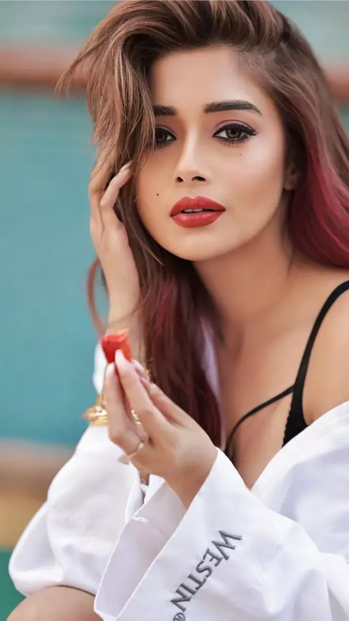 टीना दत्ता ने हॉट ड्रेस में दिए खूबसूरत पोज, जीरो फिगर देख कर हो जाओगे पागल