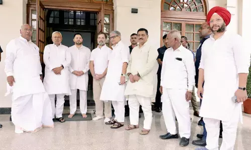 खरगे के घर विपक्षी एकता की पहल : बिहार के सीएम और डिप्टी सीएम पहुंचे मल्लिकार्जुन खरगे के निवास पर, राहुल भी मौजूद