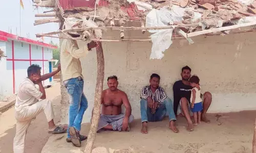 Bemetara Violence: Photo-बेमेतरा के बिरनपुर में लौट रहा अमन चैन: पुलिस की पुख्ता व्यवस्था, ग्रामीणों को दी जा रही राशन-पानी और स्वास्थ्य की सुविधा