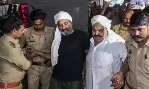 17 पुलिसकर्मी सस्पेंड: सभी पुलिसकर्मियों को कस्टडी में लिया गया, पूरे उत्तर प्रदेश में धारा 144 लागू, मुख्यमंत्री बंगले की सुरक्षा बढ़ाई गई