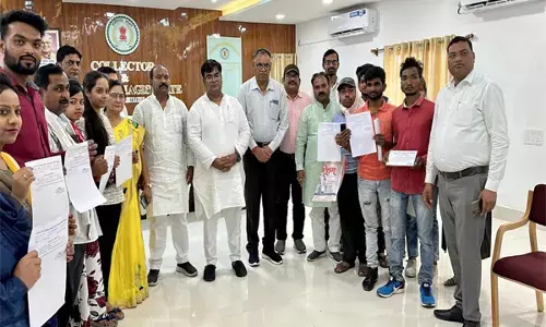 Manendragarh Chirmiri Bharatpur : विधायक द्वारा 37 हितग्राहियों को बेरोज़गारी भत्ता स्वीकृत कर, दिया प्रमाण पत्र