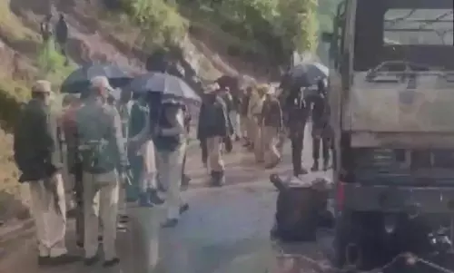 Jammu Kashmir News: पुंछ-जम्मू हाईवे पर ग्रेनेड अटैक से लगी थी सेना के ट्रक में आग, 5 जवान शहीद