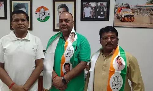 डॉ. द्विवेदी की घर वापसी : झीरम हमले में बाल बाल बचे शिवनारायण द्विवेदी की कांग्रेस में वापसी, परिहार ने भी छोड़ी आप