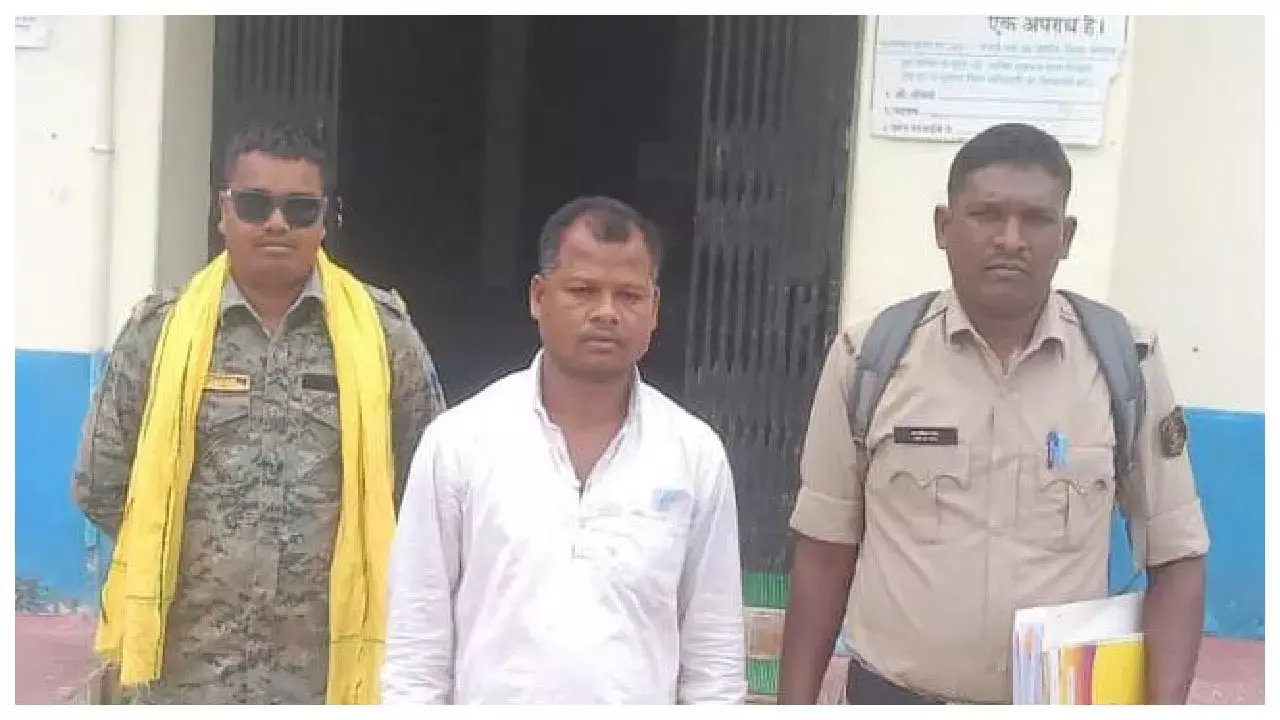 Ambikapur News: समिति प्रबंधक ने किया धान खरीदी में 31 लाख रुपये का गबन, पुलिस ने किया गिरफ्तार