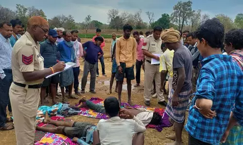 Manendragarh News: आकाशीय बिजली से मृत दो भाइयों को जिंदा करने गोबर में गाड़ डाला, छत्तीसगढ़ में अंधविश्वास का ये आलम